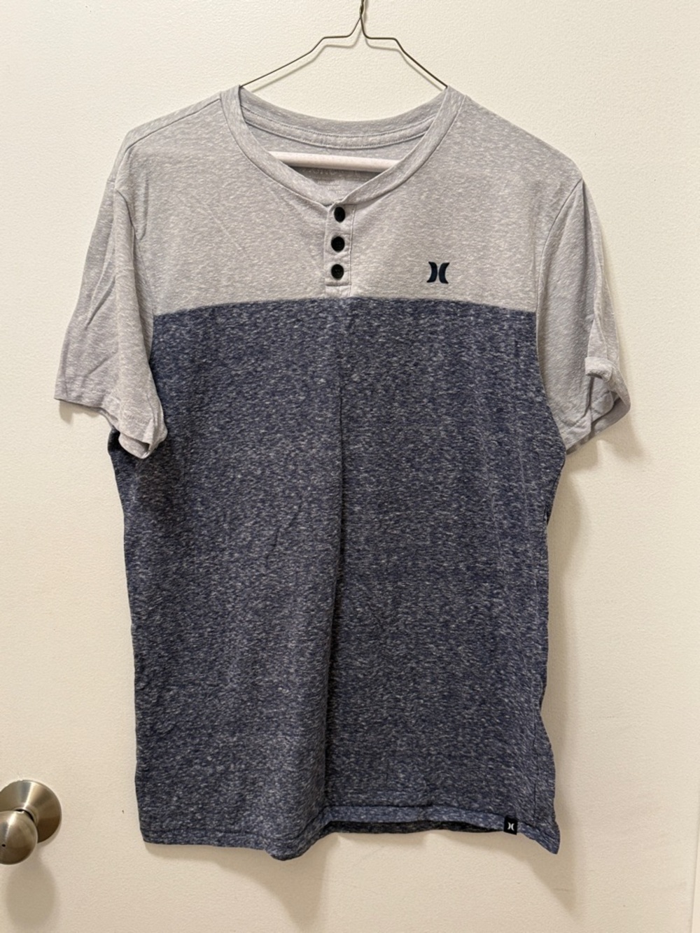 Hurley Men’s Gray and Navy Two-Tone Henley Tee
